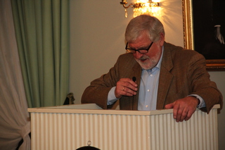 Forsker Ivar Andenæs kåserer (Foto: Arild Stang)