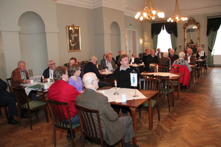 Medlemmene på plass i salen  (Foto: Arild Stang)