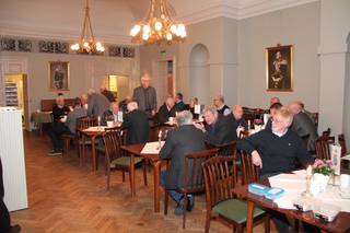 29 medlemmer hygget seg med kaffe og prat (Foto: Arild Stang)