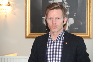 Ordfører Tage Pettersen om "Fjordforbindelsen"  (Foto: Arild Stang)